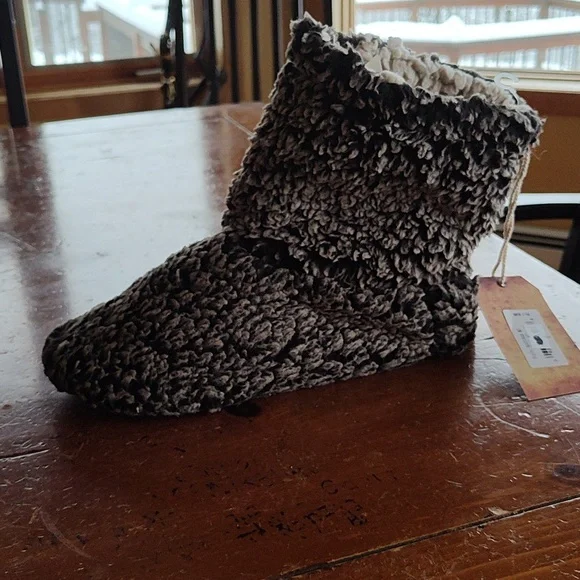 NWT, Live Oak Brand, Women's, slippers or bedroom shoes, Size Large, Charcoal. - Picture 2 of 10